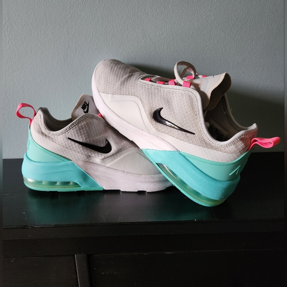 Nike Air Max Motion 2 South Beach Size 11